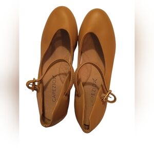 Capezio Women's Caramel Dress Shoes Size 5 1/2 Nwot